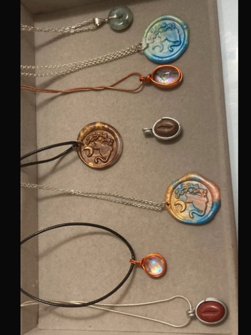 Necklaces pendant bundle of 8 necklaces - Picture 2 of 2